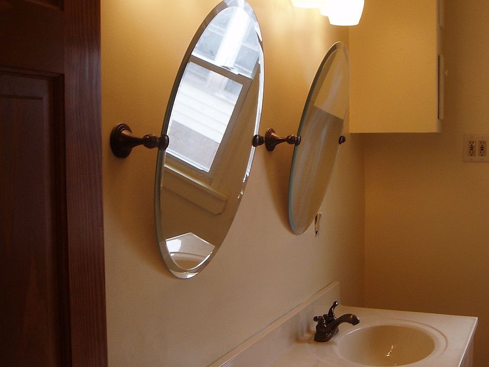 Dual Sink, Mirrors, Lighting - Main Bath