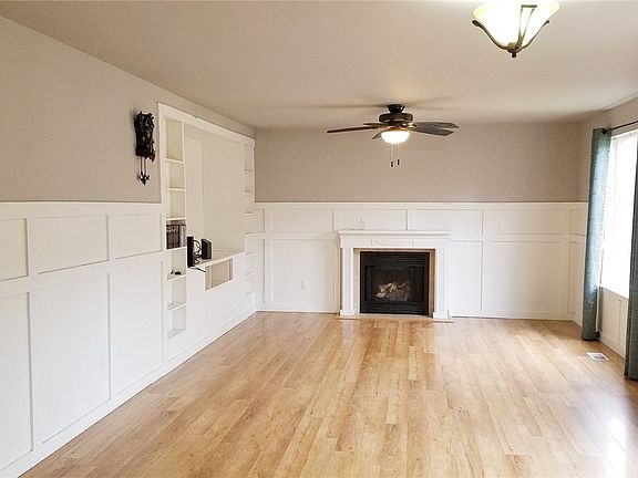 2nd image of 1039 Fitz Hugh Dr SE