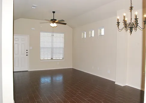 315 Orbit Dr — Photo 5
