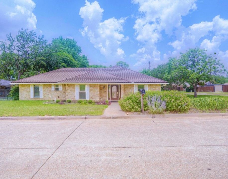 1st image of 1041 Wilshire Dr