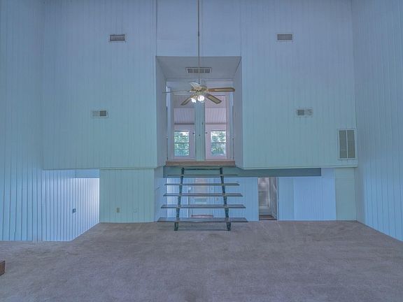 3rd image of 30 Lakeway St