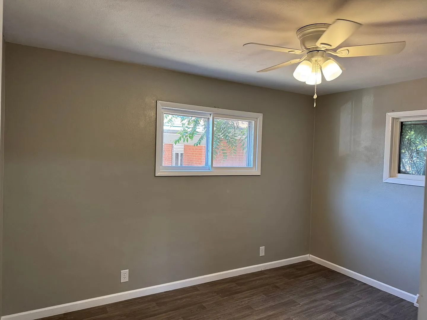 3br 1bthr 1cr garage fenced in back yard — Photo 4
