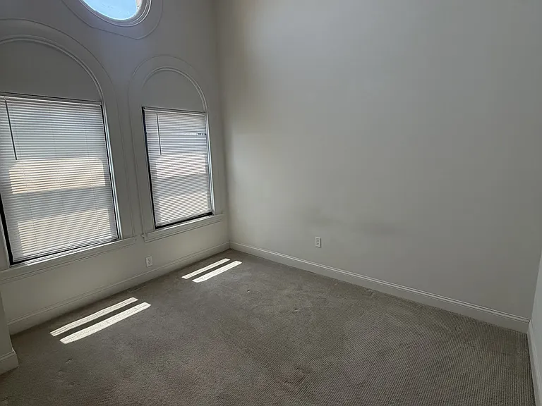 105 William St #406 — Photo 5