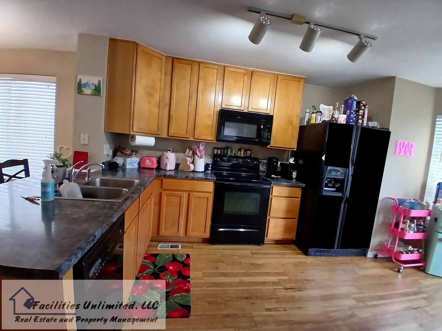 3 bed, 2.5 bath, 2069 sqft, $2,695 — Photo 4