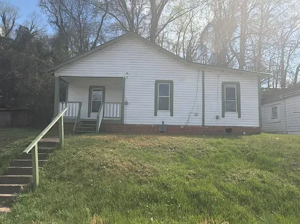 11 Henry St, Martinsville, VA 24112