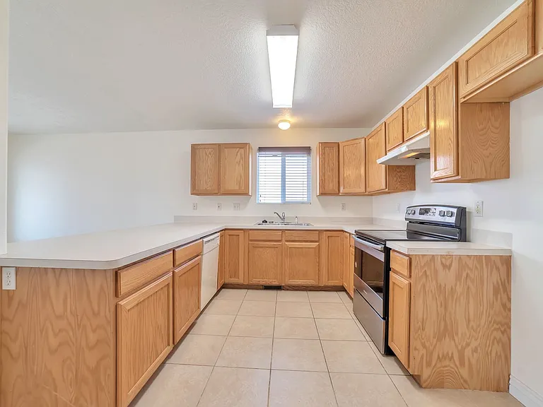 166 N 600 W — Photo 20