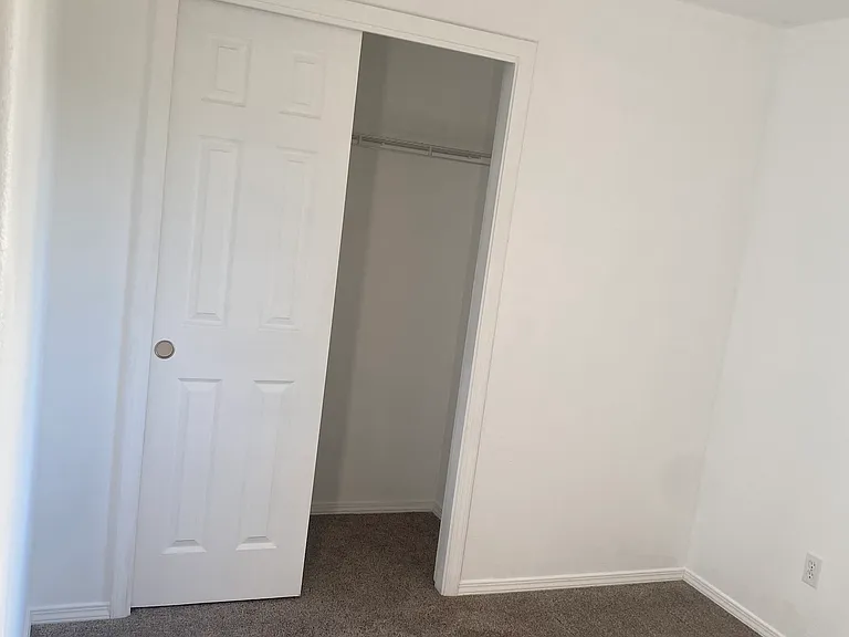 836 Fairmont Dr NE — Photo 28