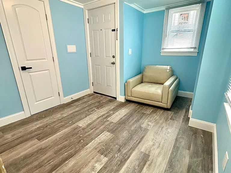 51 Franklin Ave #A — Photo 2