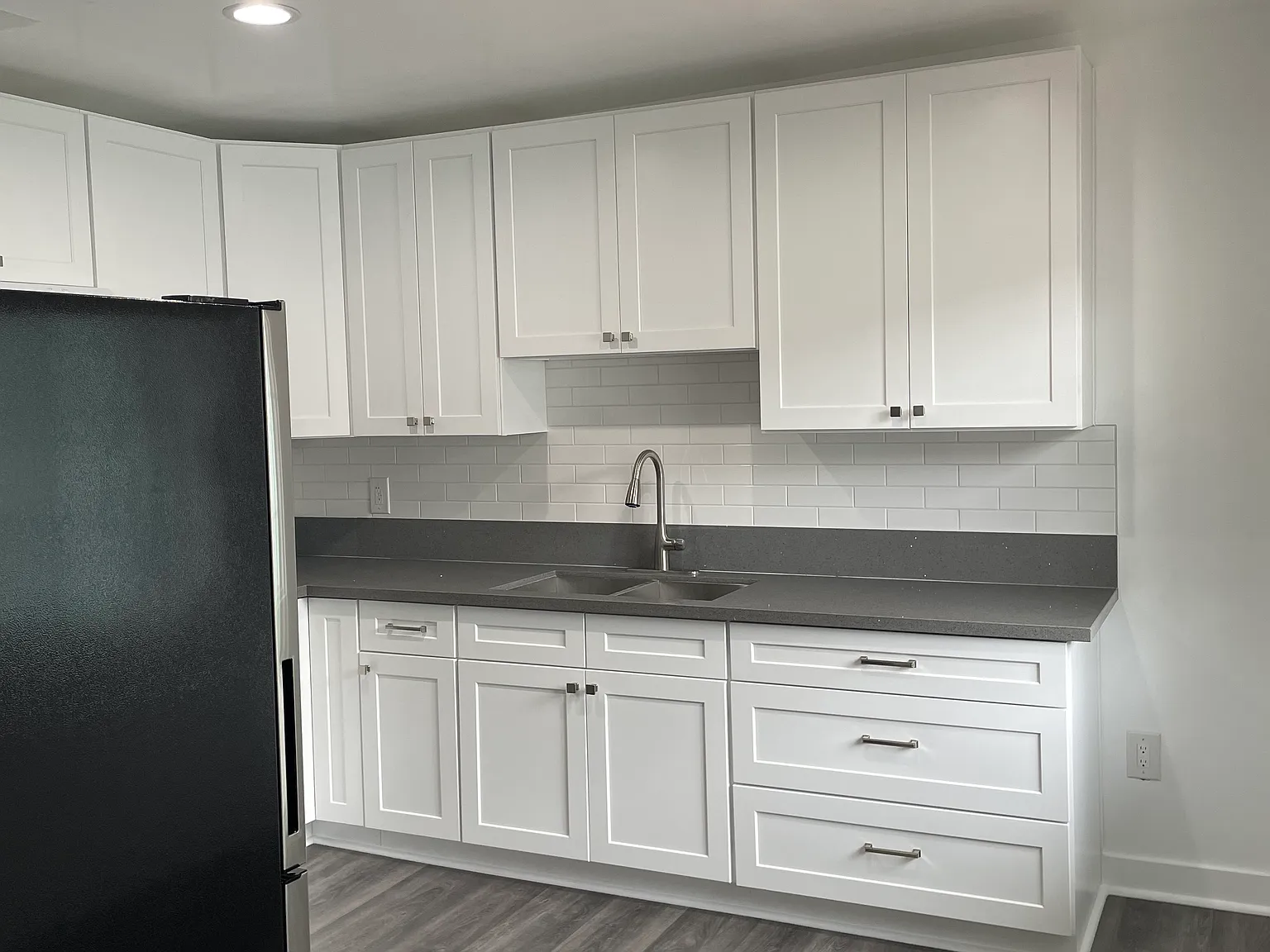2 bed, 900 sqft, $2,300 — Photo 1