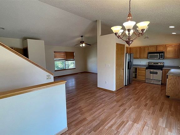 2nd image of 2343 Kristian St