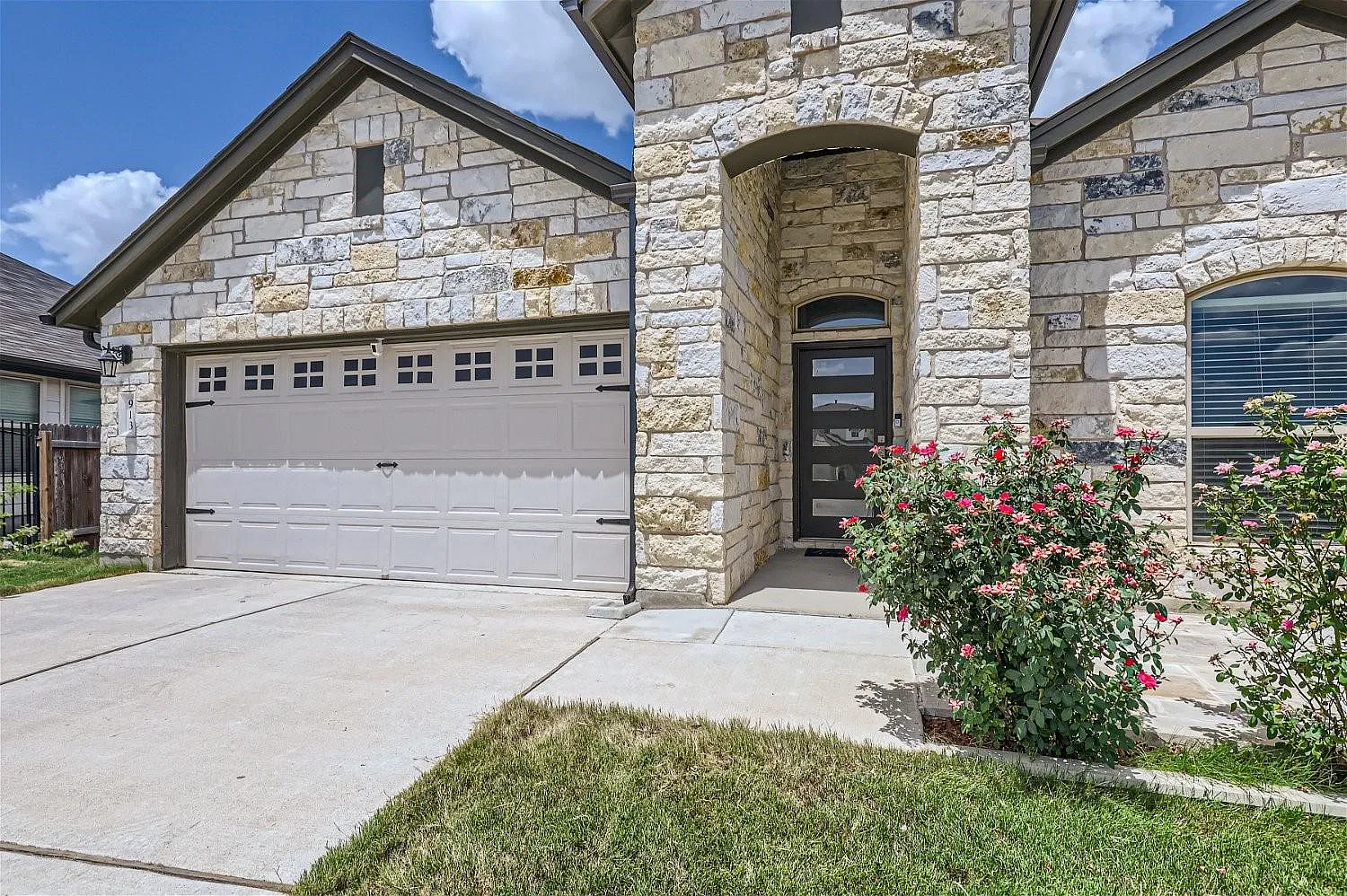4 bed, 3.0 bath, 2154 sqft, $2,300 — Photo 2