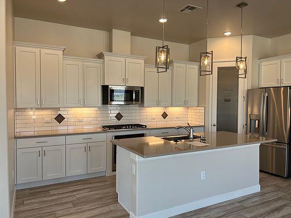 Gourmet kitchen
