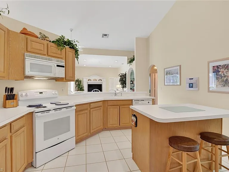 6687 Huntley Ln S — Photo 10