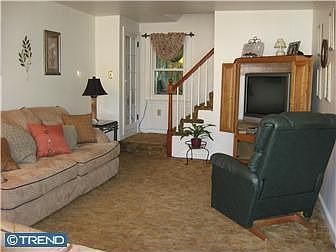 2nd image of 663 Hawthorne Ave