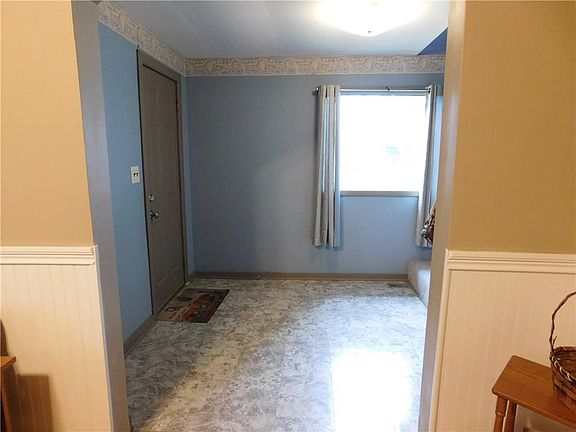 5th image of 307 E North St