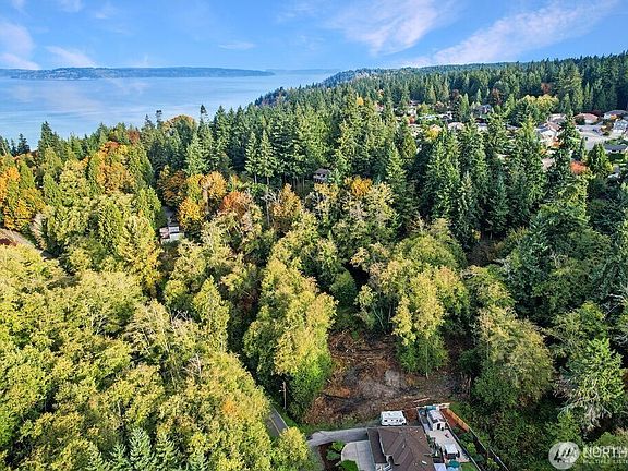 4th image of 7217 Meadowdale Beach Road