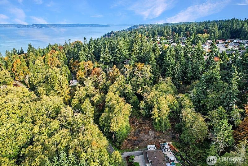 4th image of 7217 Meadowdale Beach Road