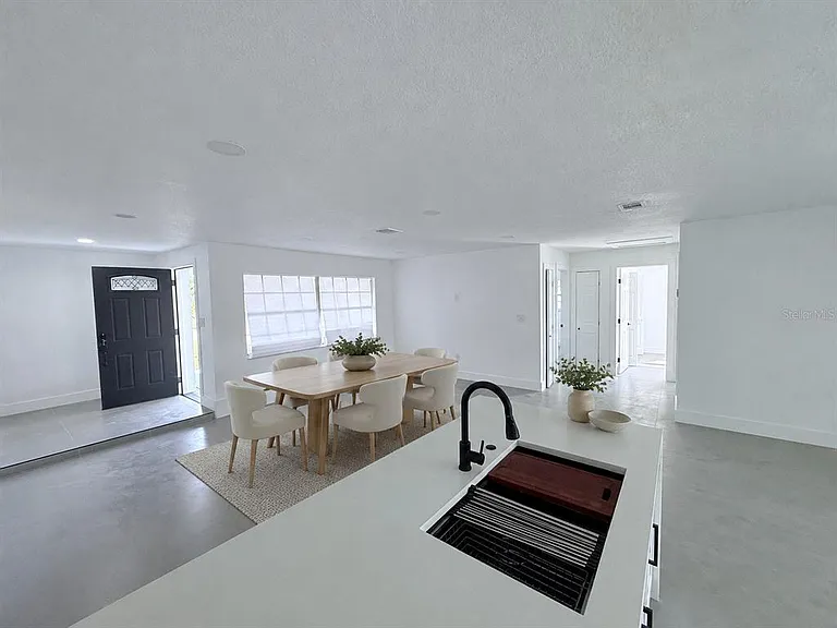 720 Capri Blvd — Photo 8