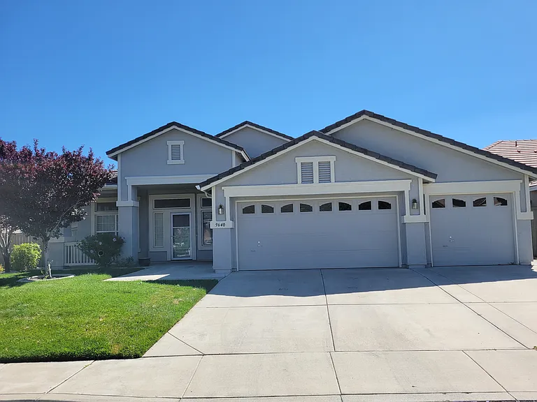 9640 Frankwood Dr — Photo 1