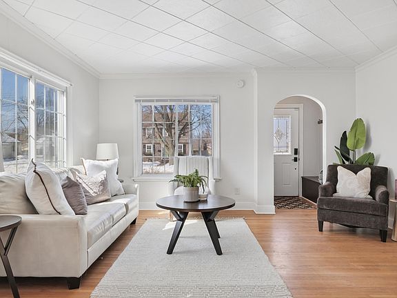 4th image of 1040 5th Ave SE