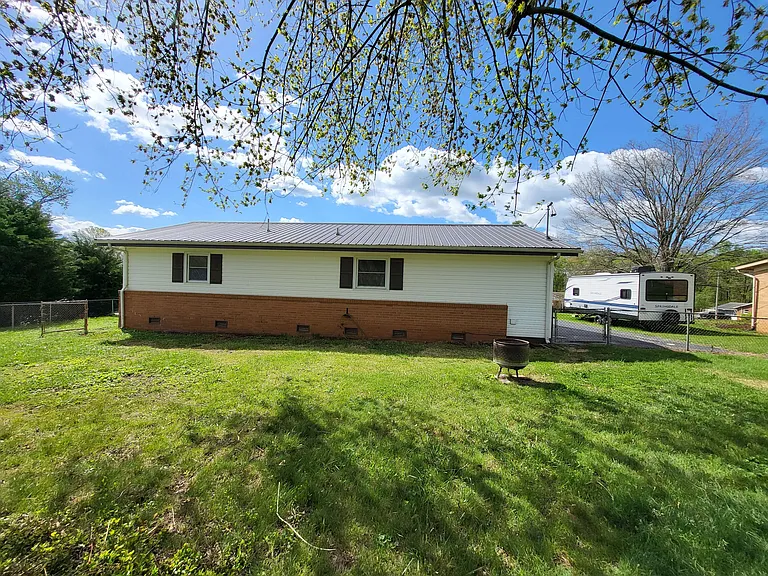 305 Smoky View Rd — Photo 4