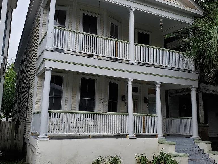 2219 Whitaker St — Photo 1