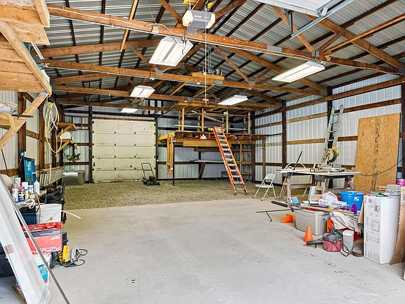 4th image of 801 W Berry Ave