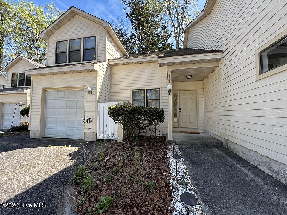1st image of 935 Birch Creek Dr
