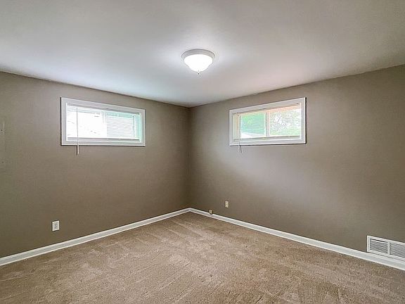 5th image of 1558 Lynn Ave