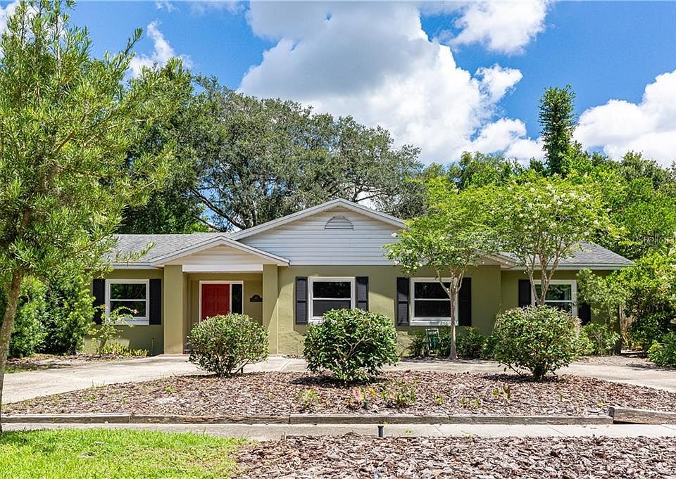 1st image of 221 Oakwood Way