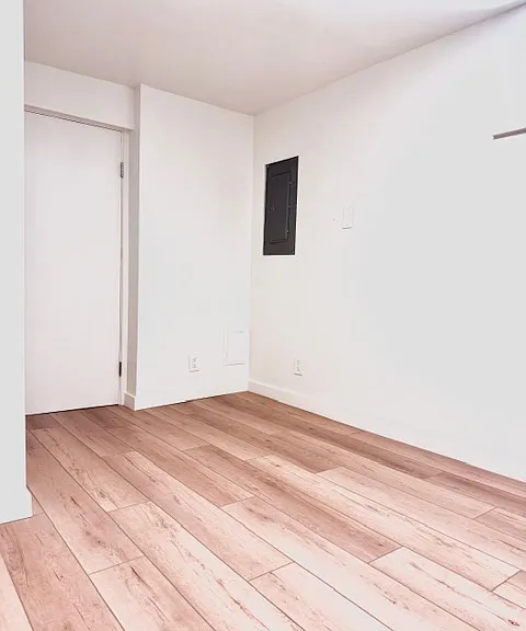 Bright bonus room C, 90 sqft. with wall art. Window facing south back yard.