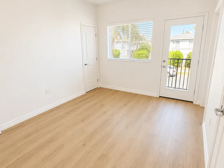 7327 Milwood Ave #101 — Photo 15