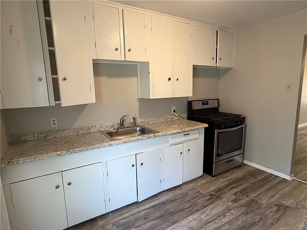 2 bed, 1.0 bath, 799 sqft, $995 — Photo 4