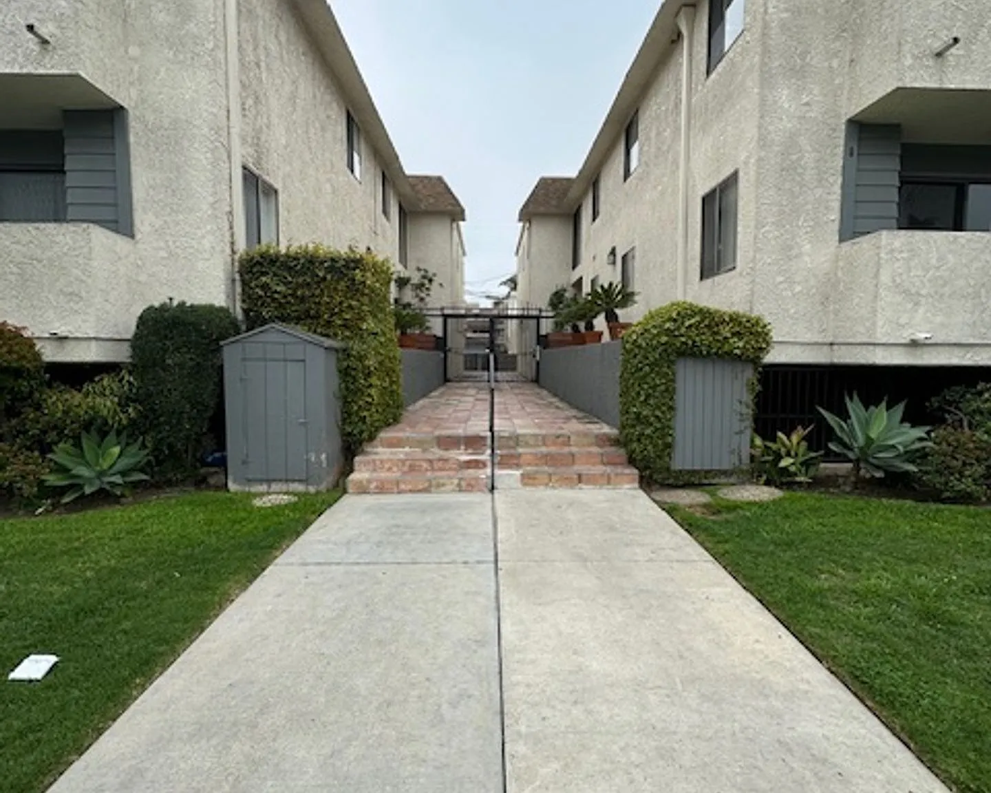 l10744 — Photo 1