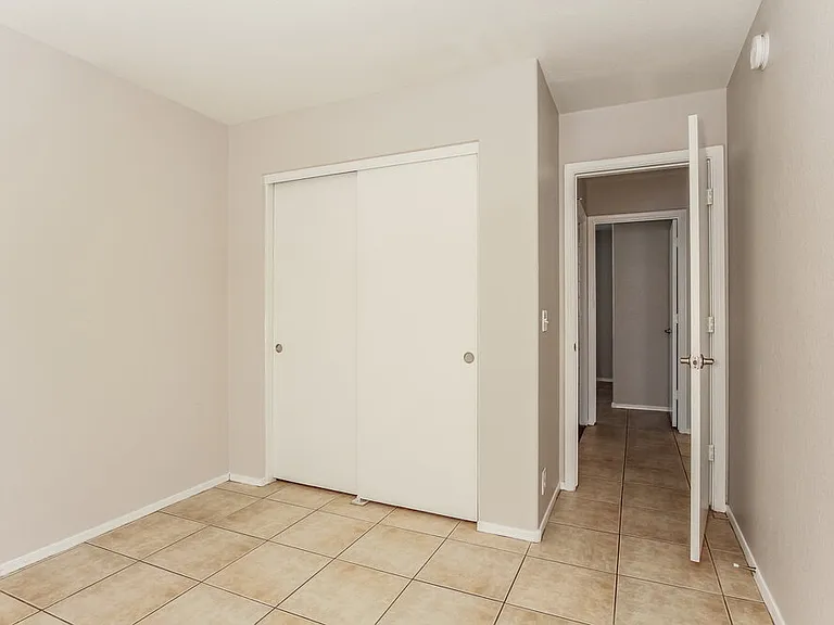8745 W Tuckey Ln — Photo 12