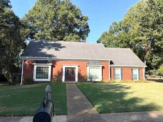 4 bed, 2.5 bath, 2670 sqft, $2,600 — Photo 1