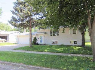 709 W McClellan St, Sioux Falls, SD 57104