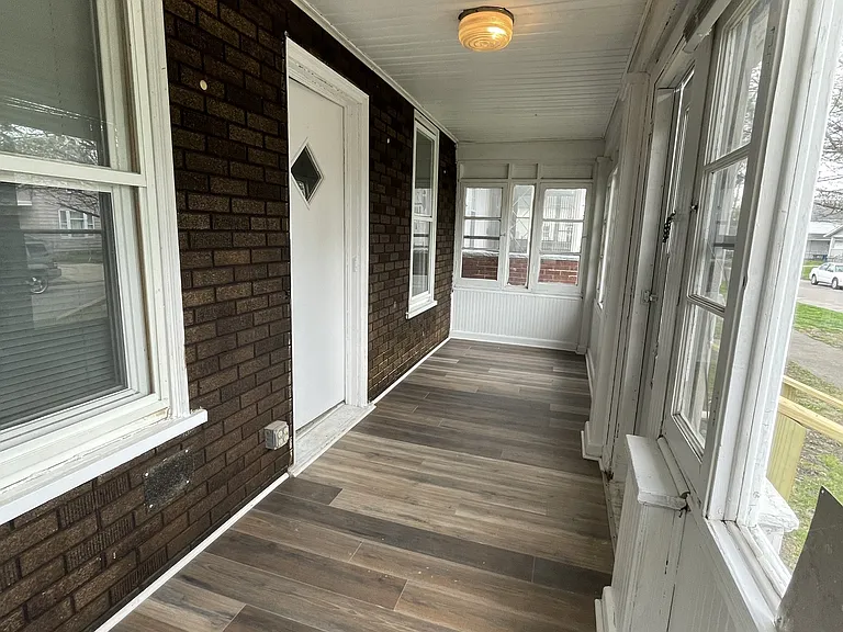 847 Clark St — Photo 2