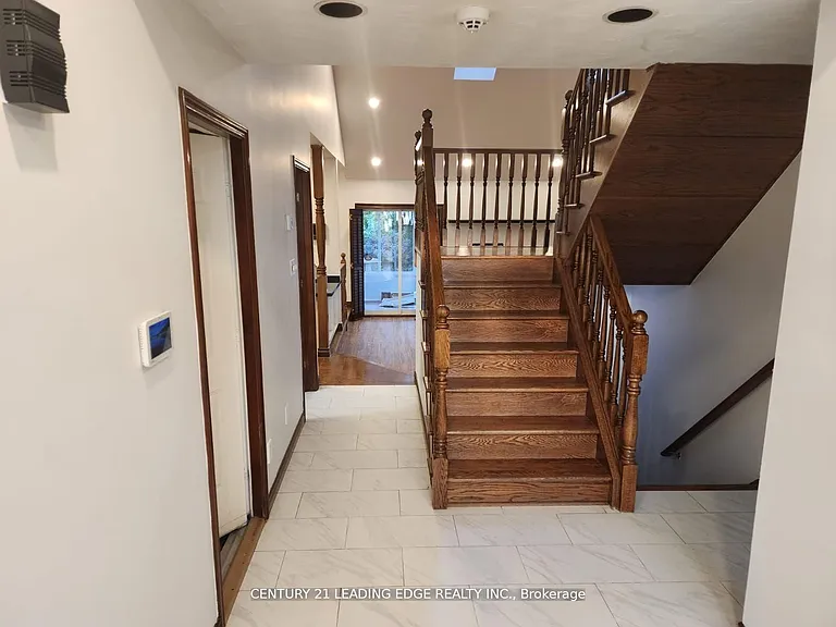 11 Westlawn Dr — Photo 8