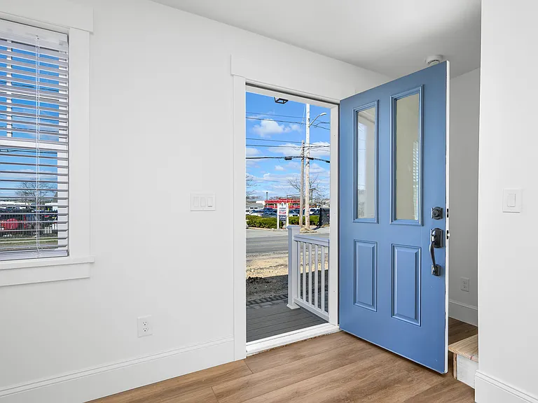 68 Yarmouth Rd — Photo 2