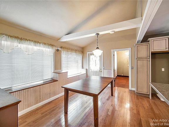 4th image of 422 W Middle St