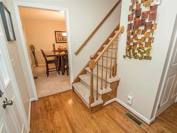 3rd image of 18 Glen Valley Dr