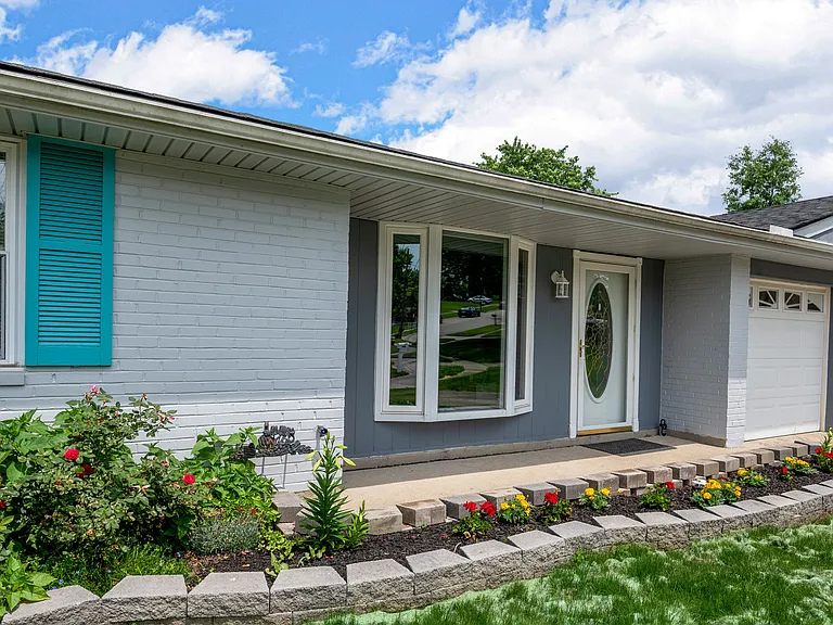 988 Yarger Dr — Photo 2