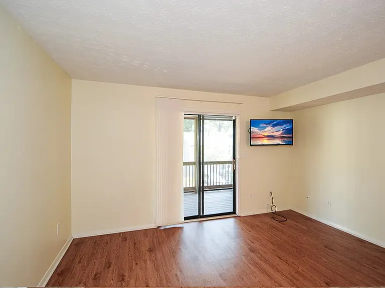 307 Park Ridge Cir #307 — Photo 5