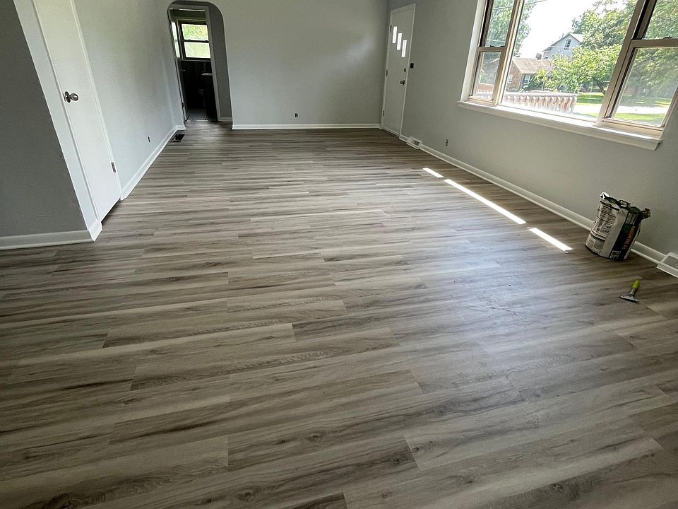 2nd image of 225 W Park Pl