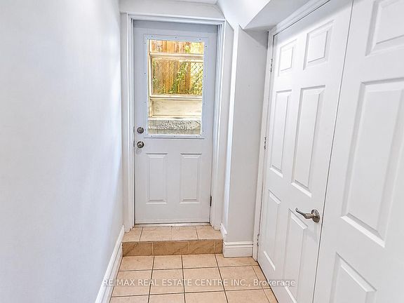 2nd image of 302 Southview Rd