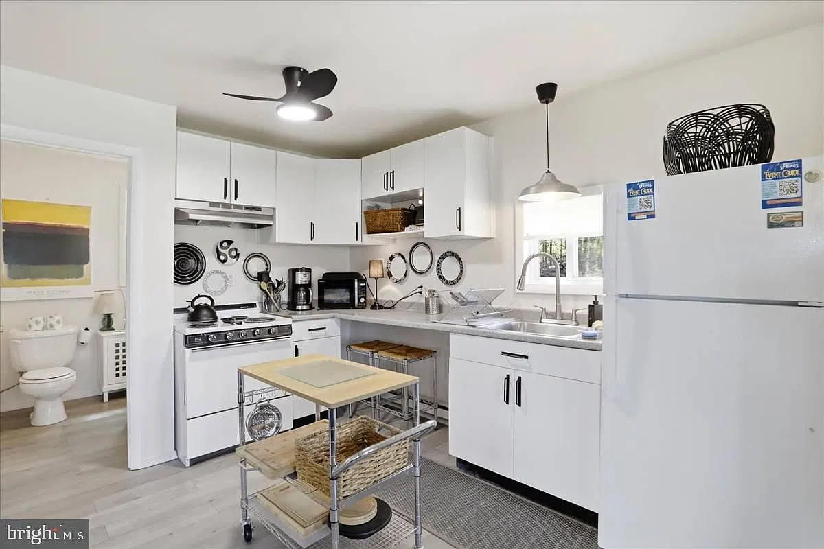 2 bed, 1.0 bath, 868 sqft, $2,395 — Photo 4