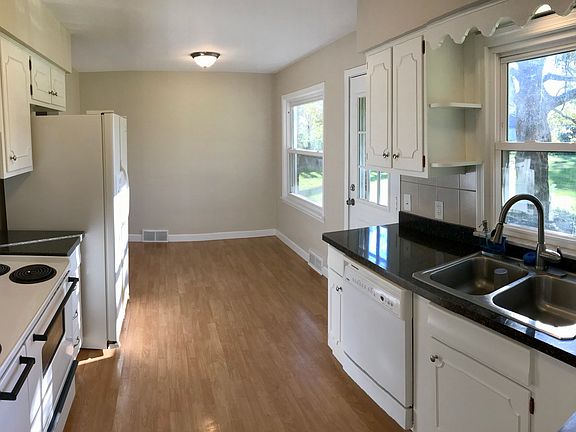 3rd image of 1722 Sherwood Blvd