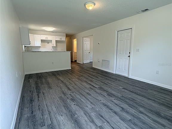 3rd image of 1013 6TH STREET E