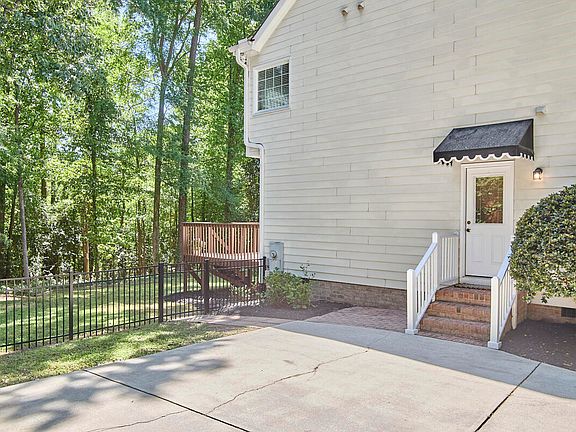 4th image of 4001 Kelly Dr